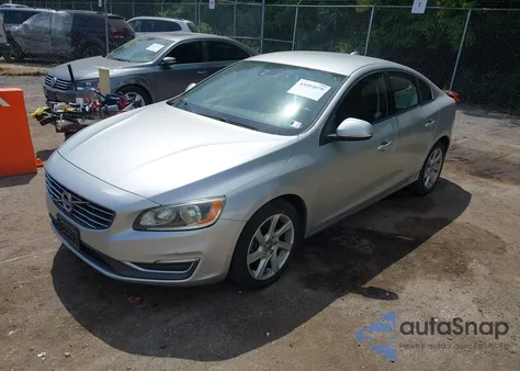 2015 Volvo S60 T5 z USA, uszkodzony, nr VIN YV126MFA5F2301840